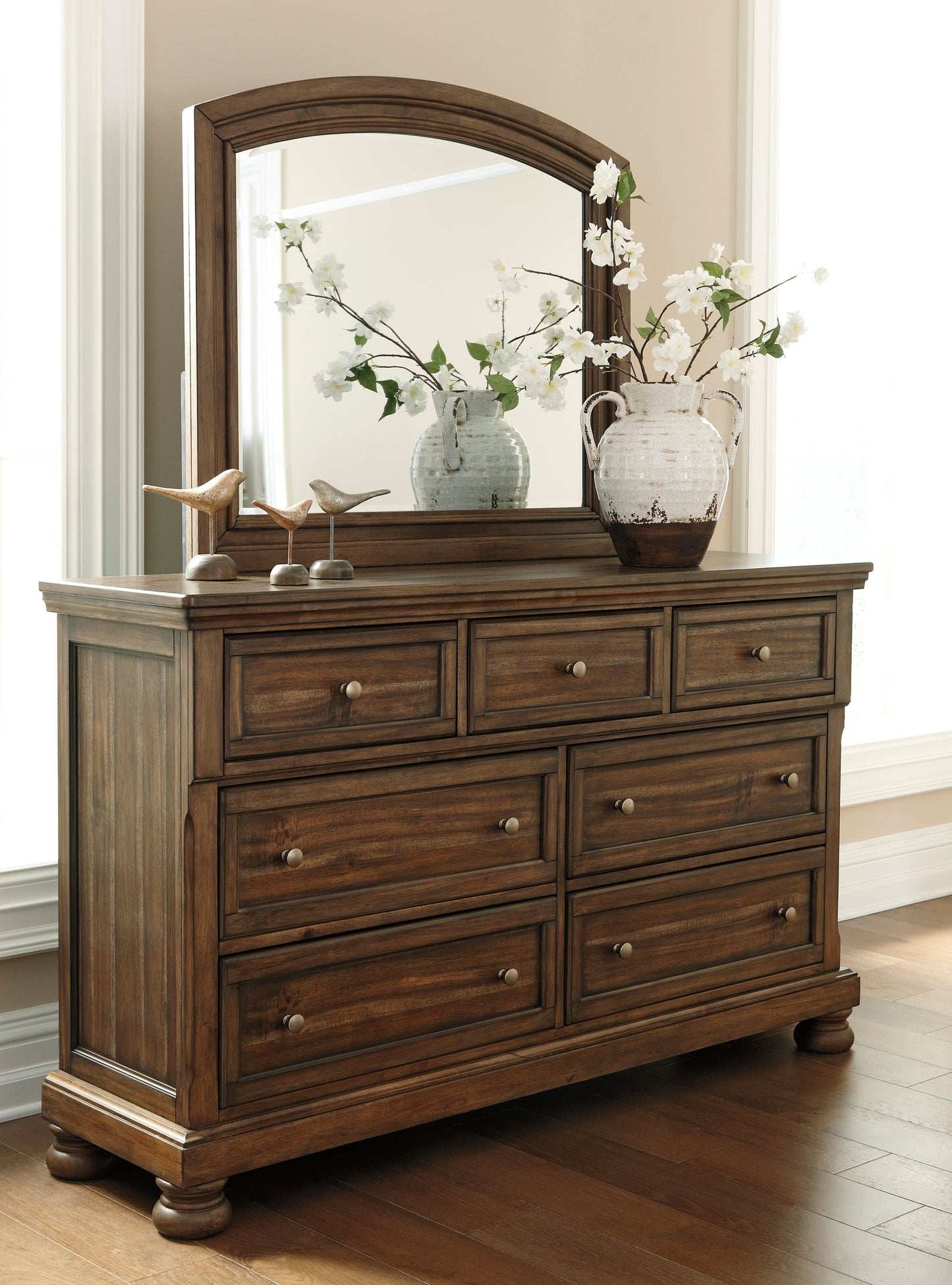 Flynnter Medium Brown Dresser/Mirror