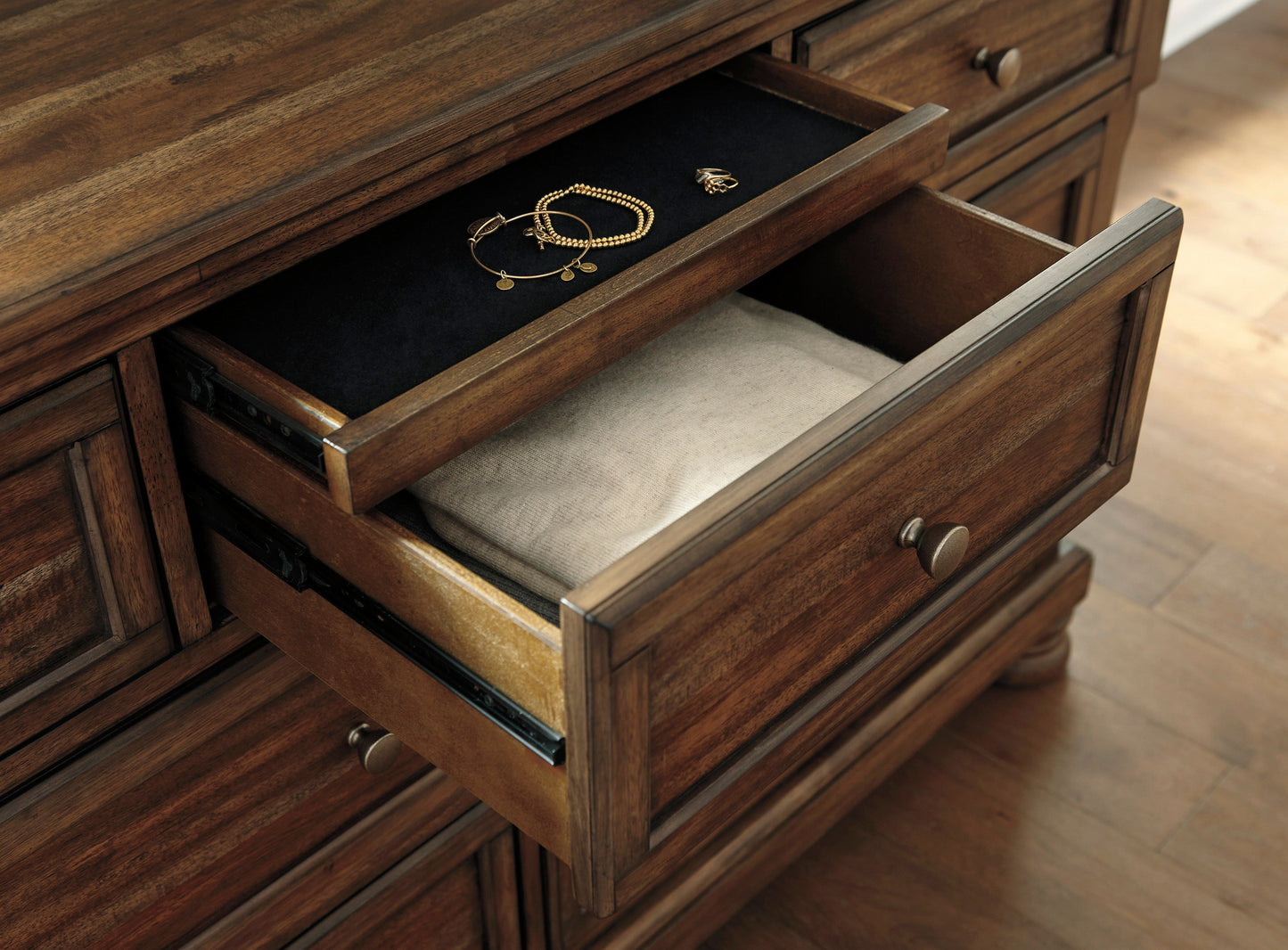 Flynnter Medium Brown Dresser/Mirror