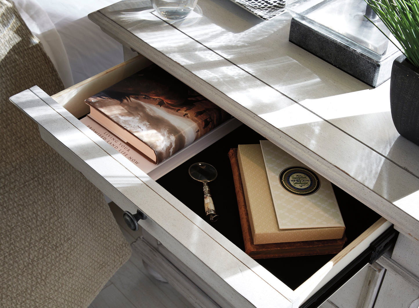 Kanwyn Whitewash Three Drawer Night Stand