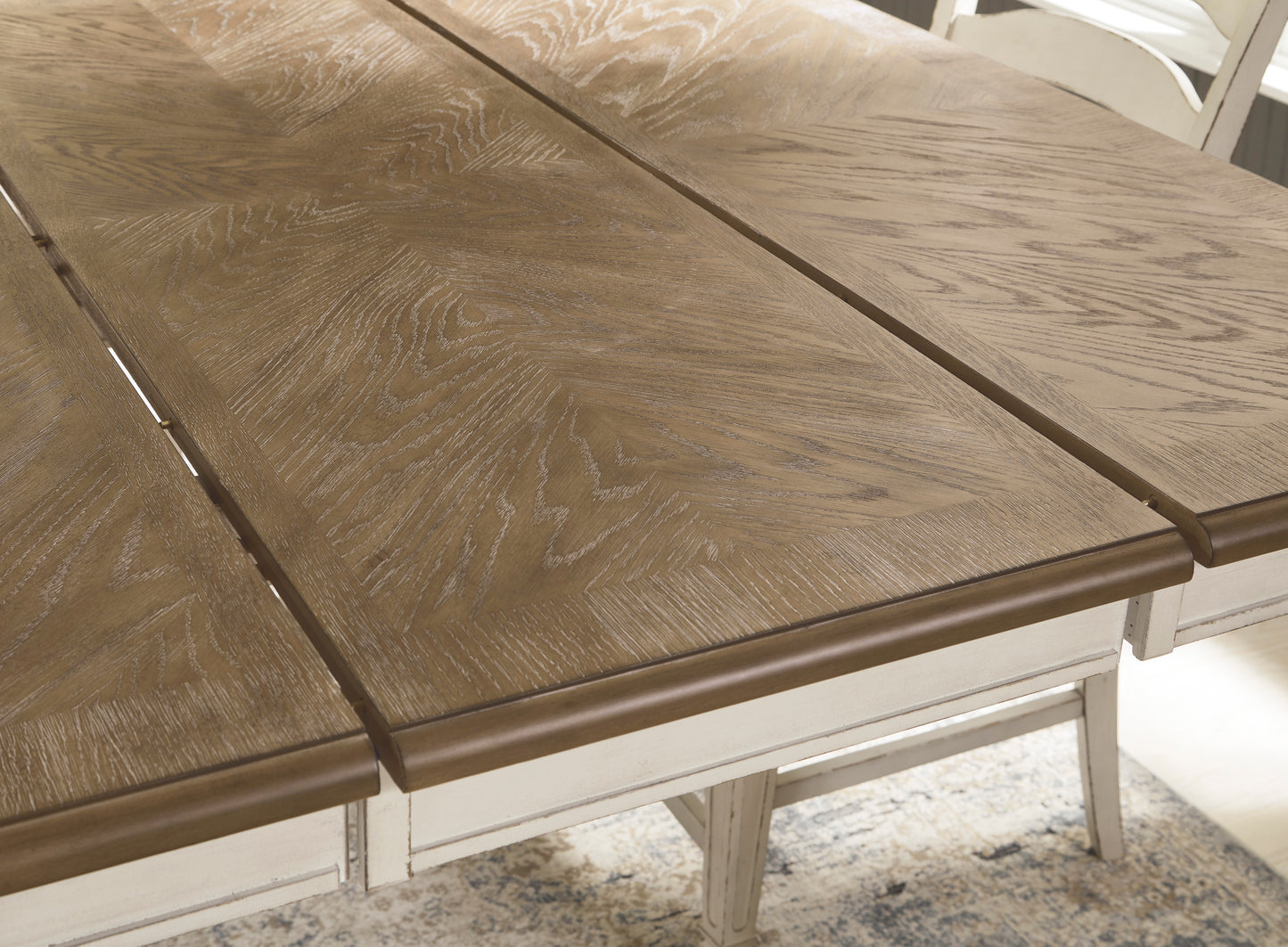 Realyn Chipped White Oval Dining Room EXT Table