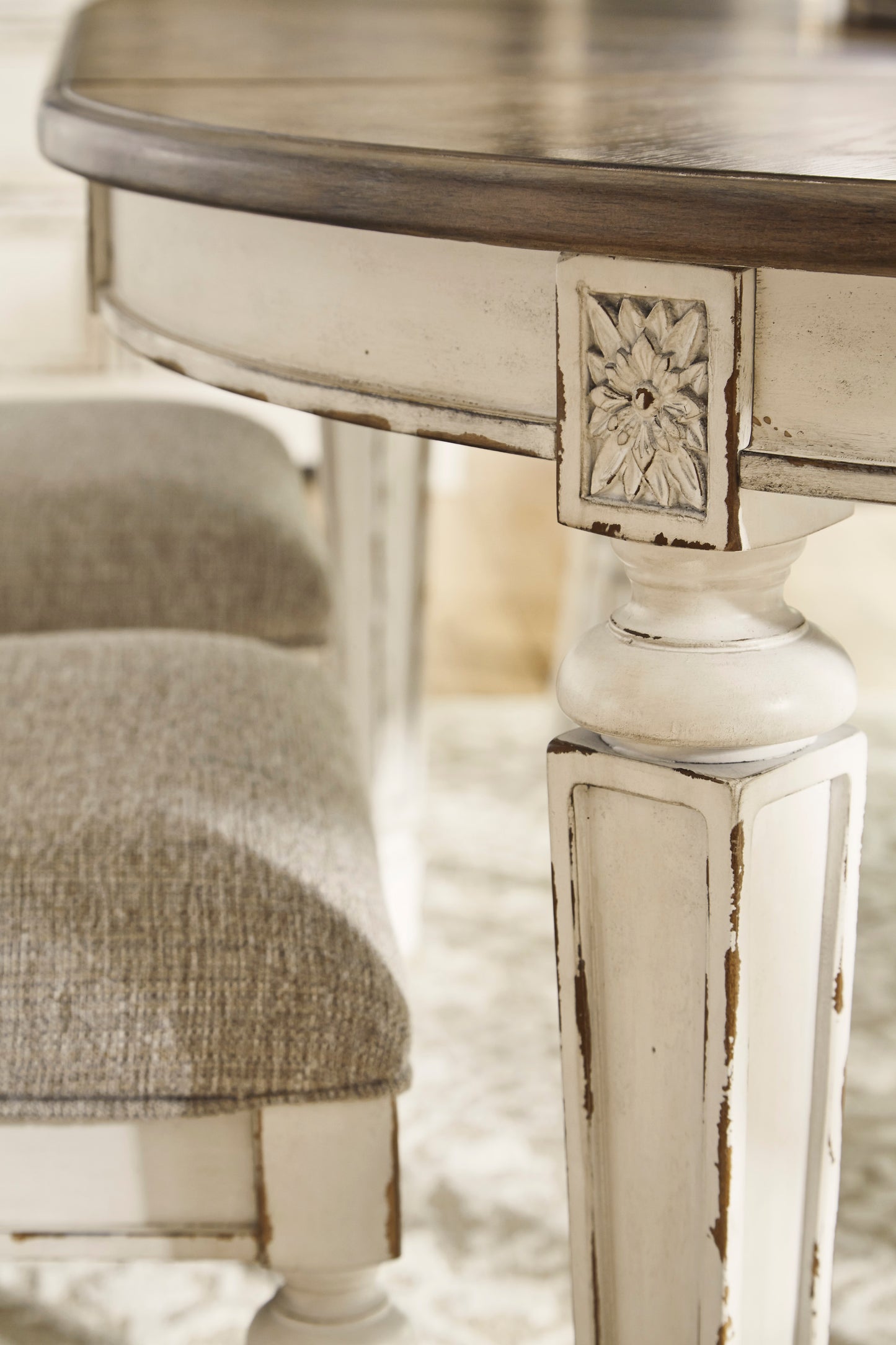 Realyn Chipped White Oval Dining Room EXT Table