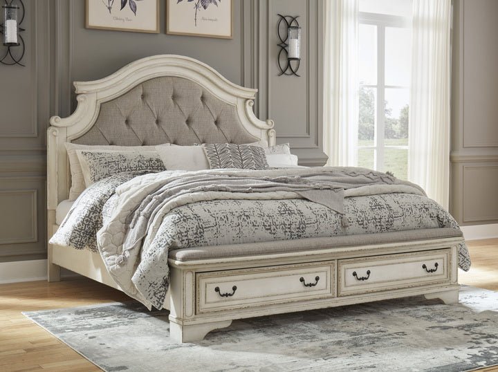 Realyn Platform Bed w/ Bench Storage - WCC Furniture & Mattress Center Lafayette & Lake Charles