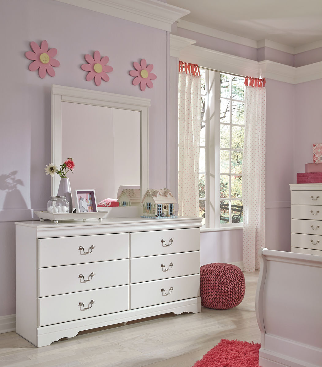 Anarasia White Dresser & Mirror
