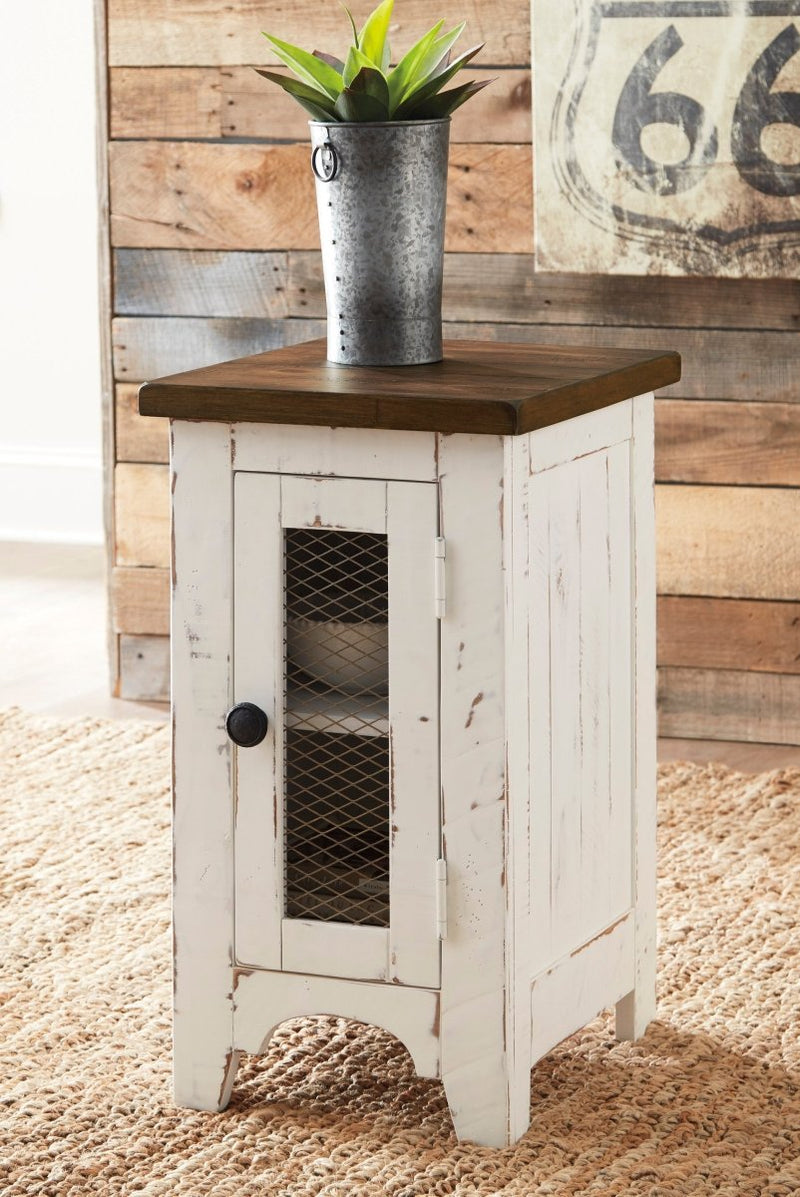 Wystfield White/Brown Chair Side End Table - WCC Furniture & Mattress Center Lafayette & Lake Charles